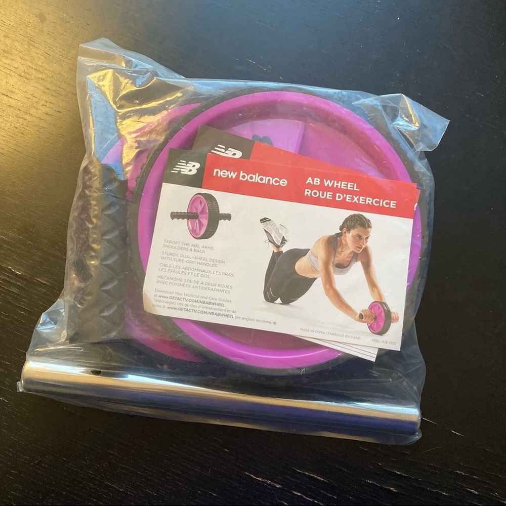 NWT New balance Ab Wheel